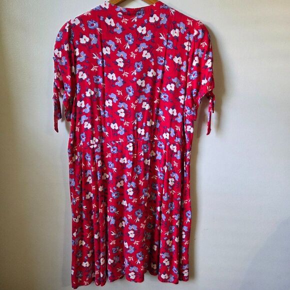 EUC EXPRESS RED FLORAL V NECK BUTTONED SHORT DRESS SIZE LARGE - Picture 2 of 16